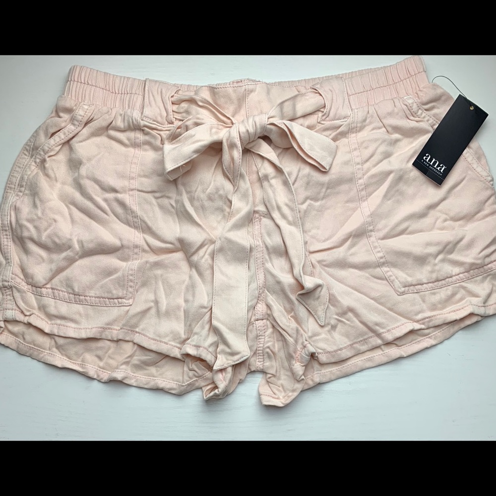 a.n.a Belted Pink Soft Shorts NWT Size Medium